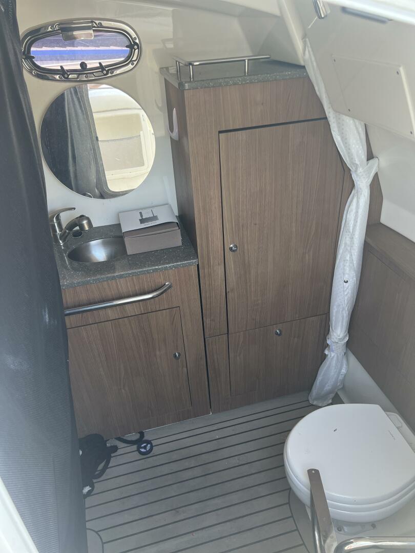 2014 Boston Whaler 350 Outrage Console Interior