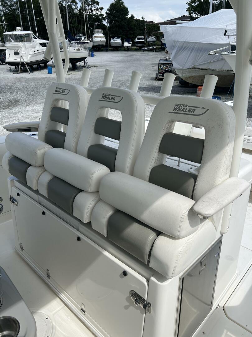 2014 Boston Whaler 350 Outrage Triple Helm Seating