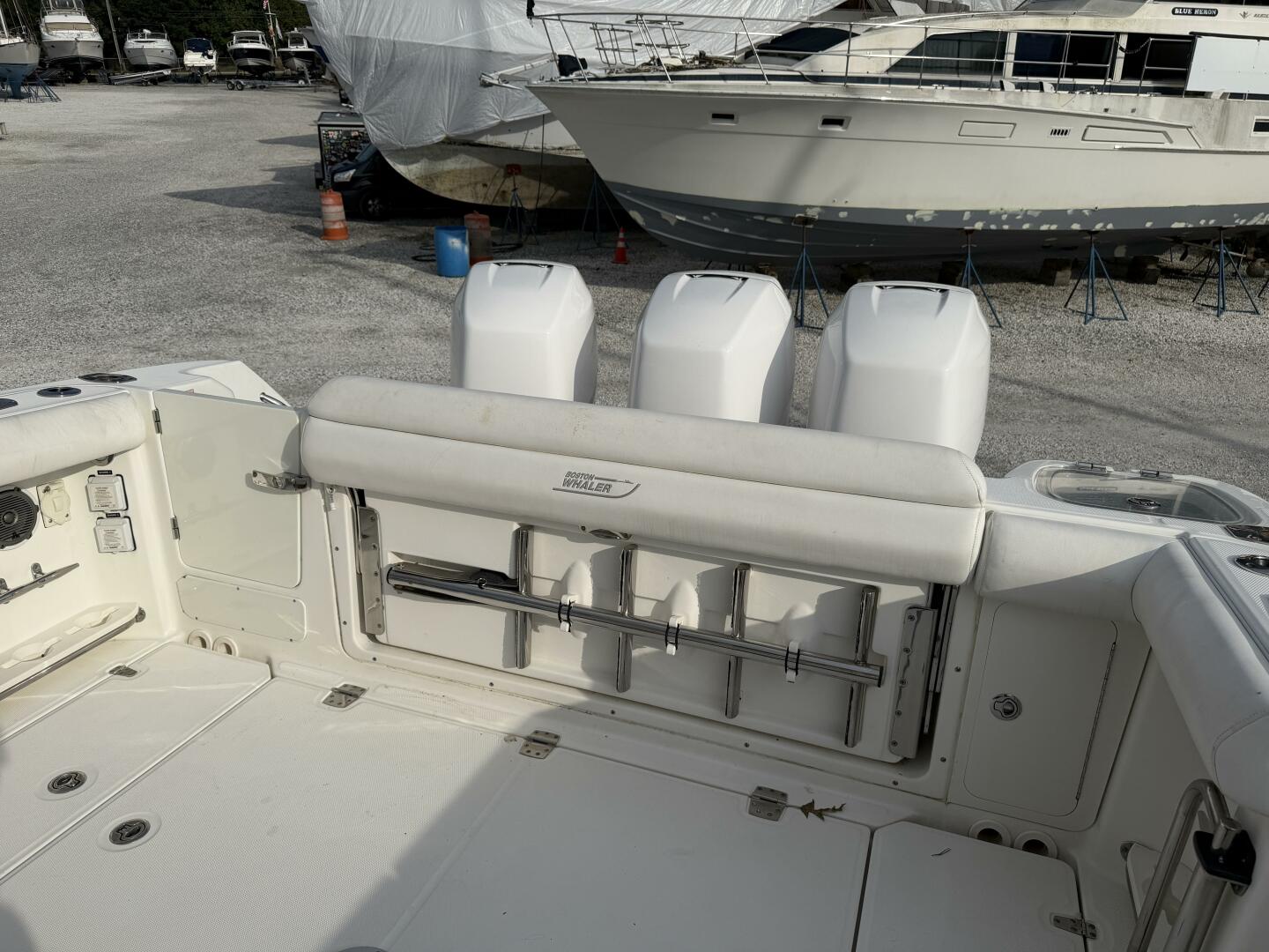 2014 Boston Whaler 350 Outrage cockpit looking from port sid
