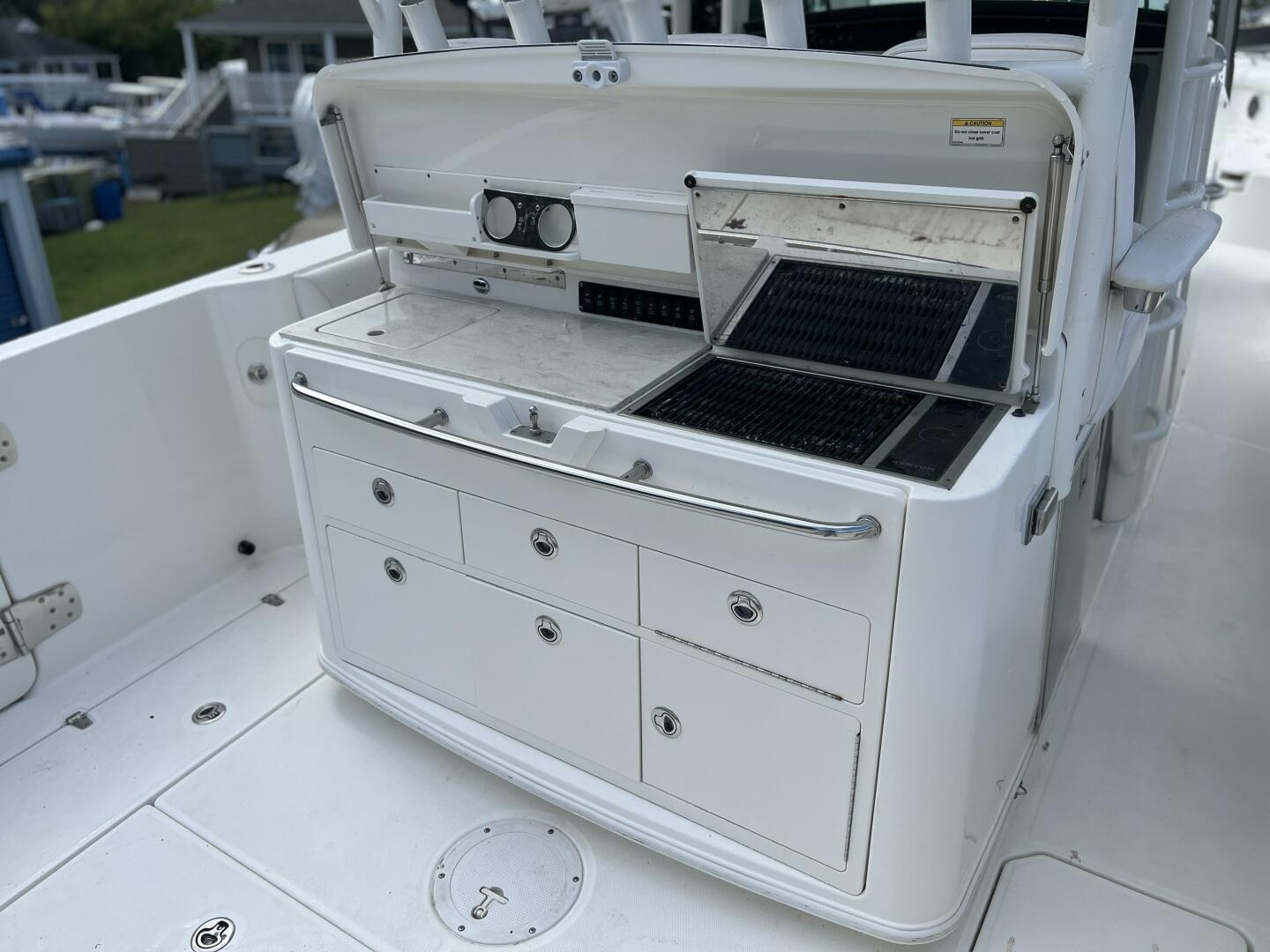 2014 Boston Whaler 350 Outrage Summer Kitchen Leaning Post o