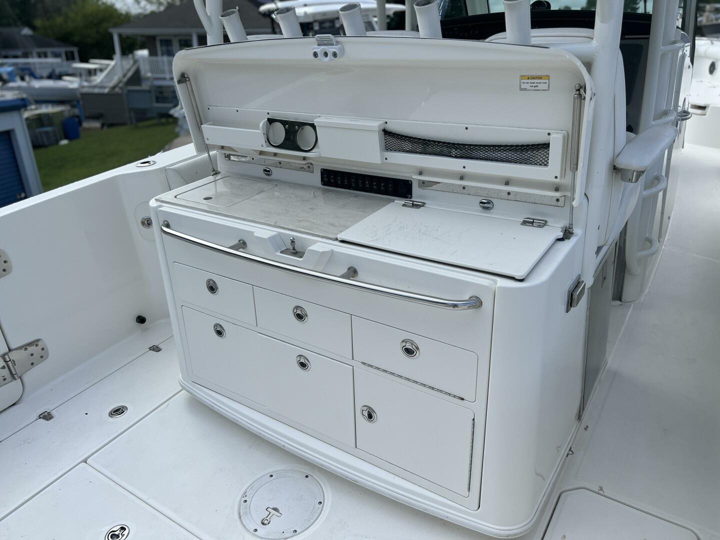 2014 Boston Whaler 350 Outrage Summer Kitchen Leaning Post o