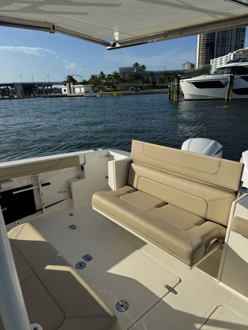 32ft Pursuit Yacht For Sale