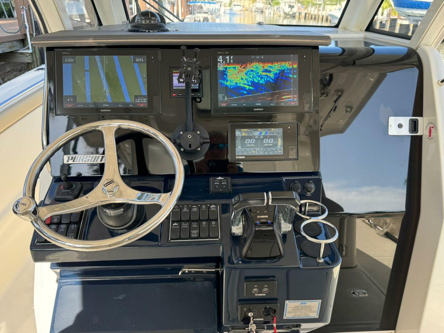 32ft Pursuit Yacht For Sale