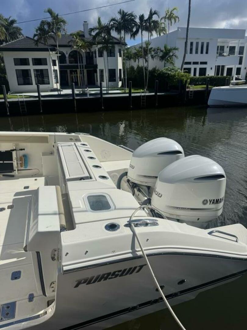 32ft Pursuit Yacht For Sale