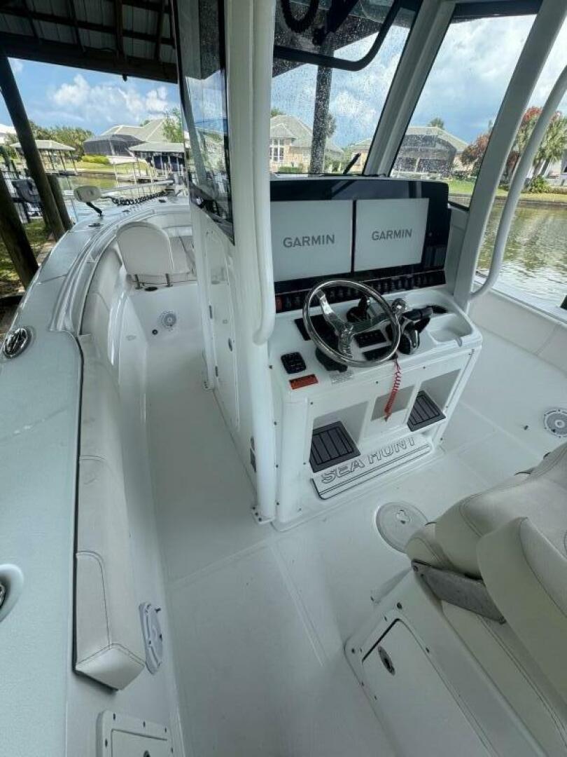 30ft Sea Hunt Yacht For Sale