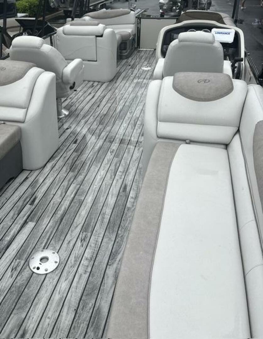 25ft Avalon Yacht For Sale