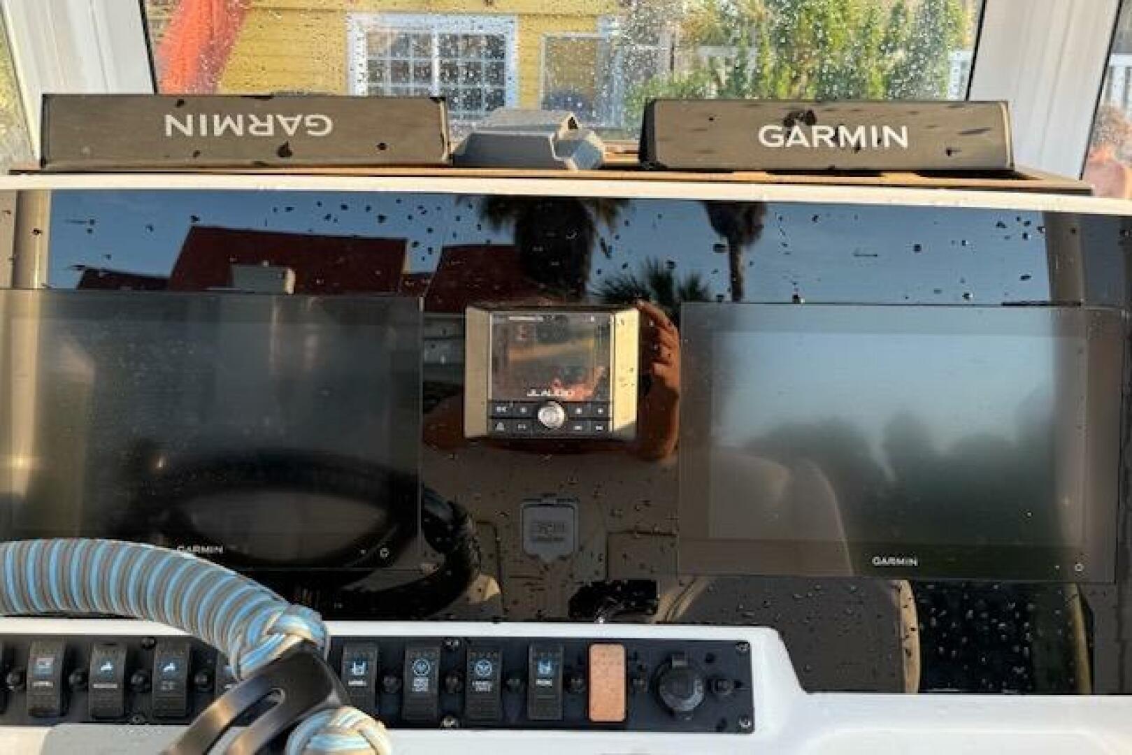 Dashboard of 2018 Sea Hunt BX 25 FS with Garmin navigation d