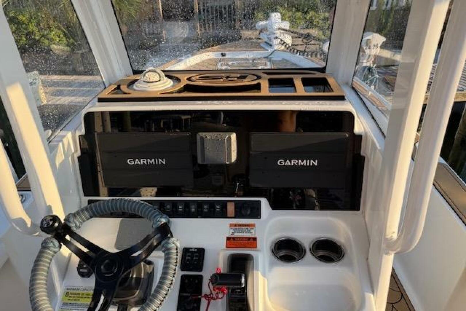 2018 Sea Hunt BX 25 FS boat dashboard with Garmin navigation