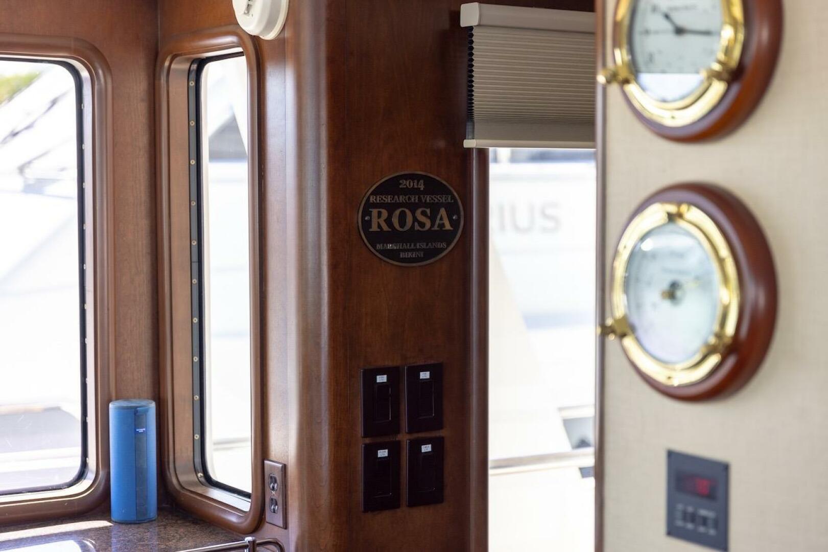 Wooden staircase with ornate railings inside a 1996 ABD 90 E