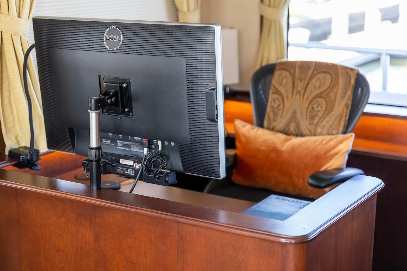 Pilot cabin of 1996 ABD 90 Explorer yacht with steering whee