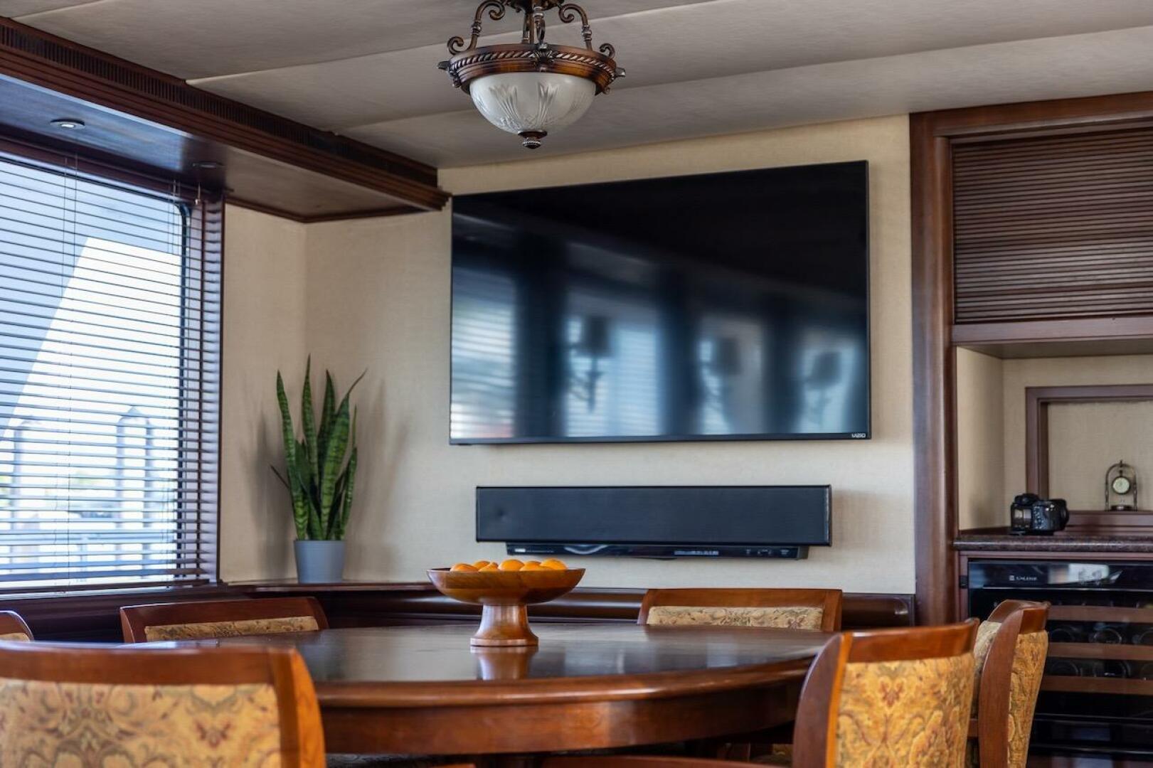 Luxurious leather seating area with lamp, inside 1996 ABD 90