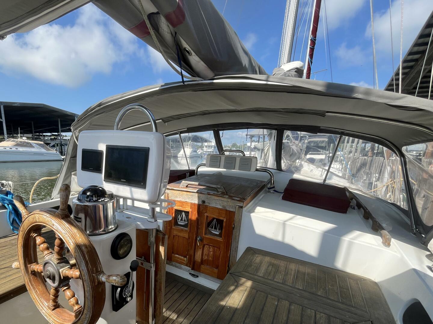 Miss Scarlet 44ft Hardin Yacht For Sale