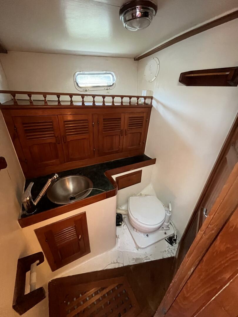 Miss Scarlet 44ft Hardin Yacht For Sale