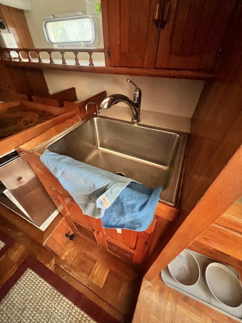 Miss Scarlet 44ft Hardin Yacht For Sale