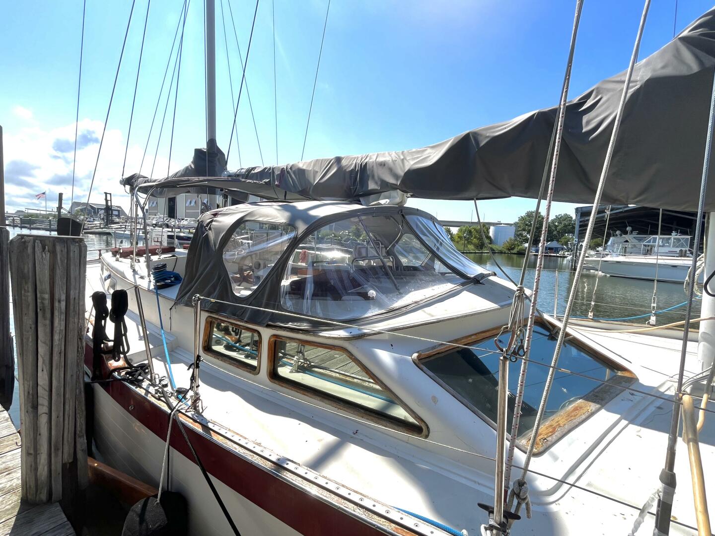 Miss Scarlet 44ft Hardin Yacht For Sale