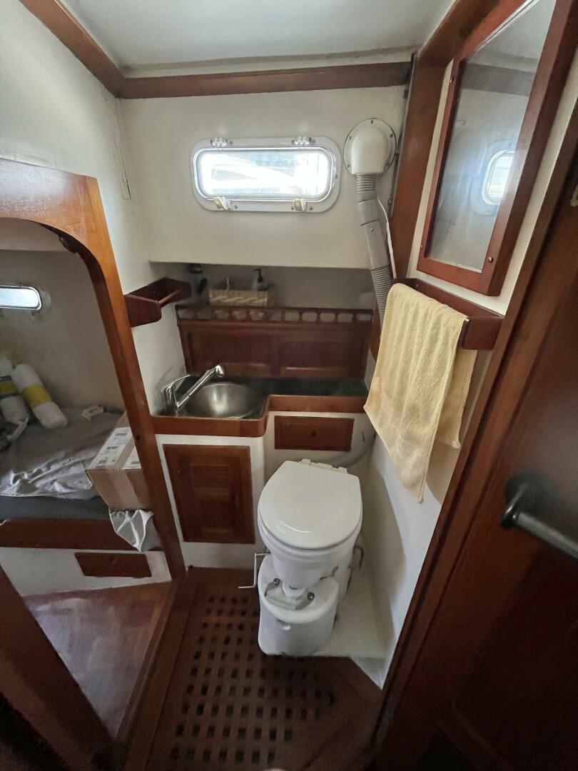 Miss Scarlet 44ft Hardin Yacht For Sale