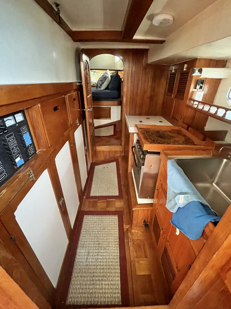 Miss Scarlet 44ft Hardin Yacht For Sale
