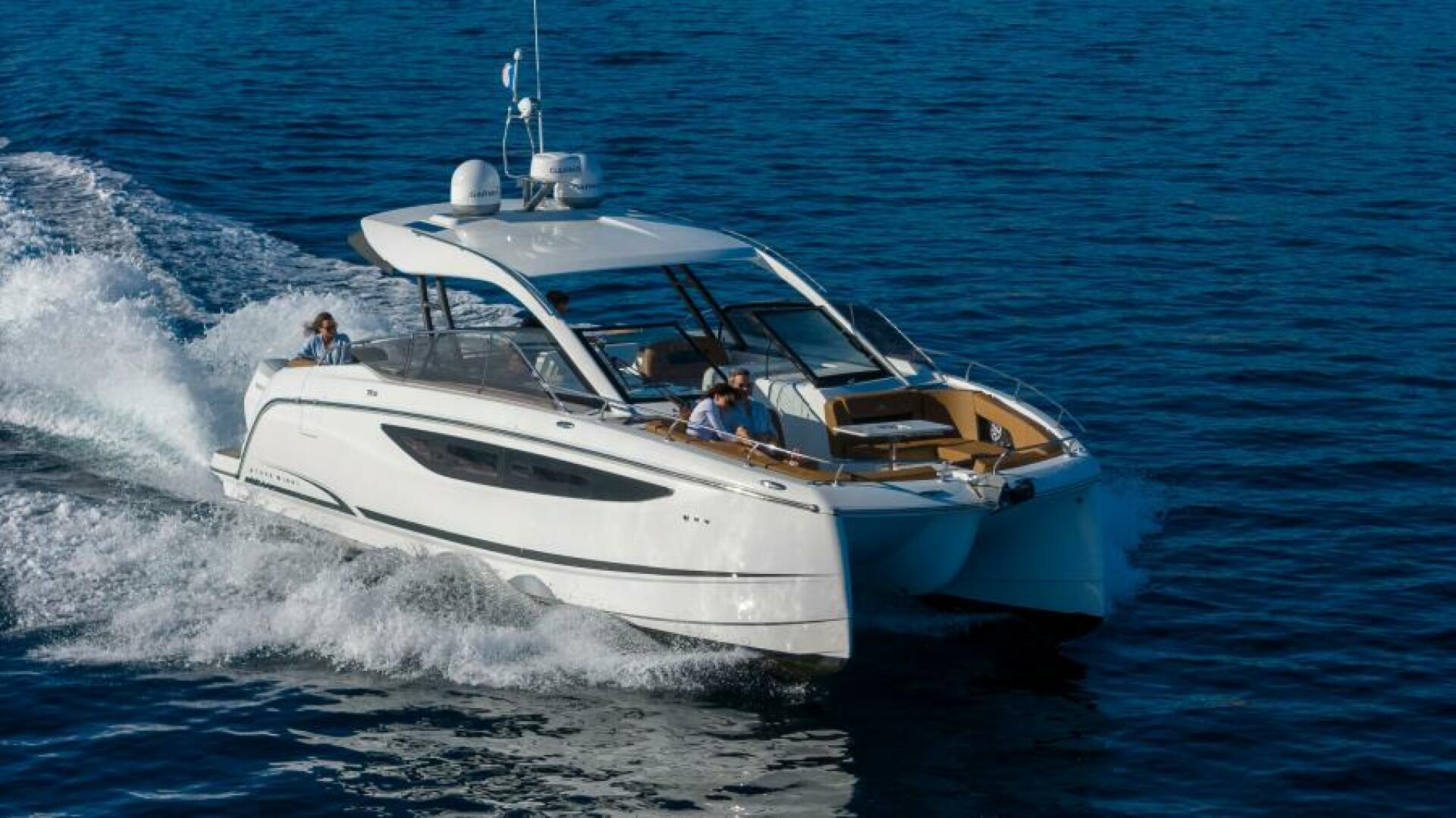 39ft Four Winns Yacht For Sale