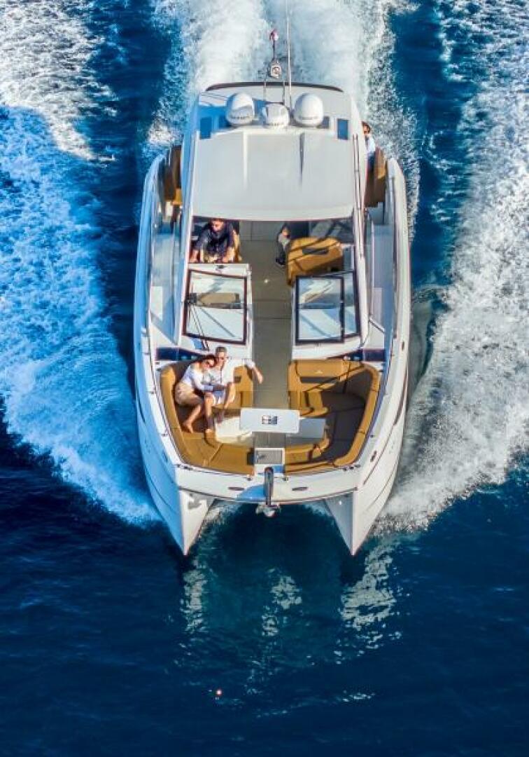 39ft Four Winns Yacht For Sale