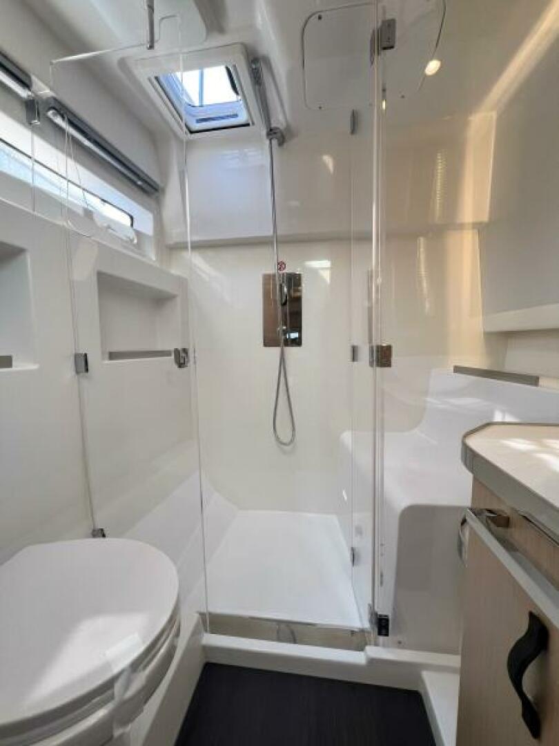 39ft Four Winns Yacht For Sale