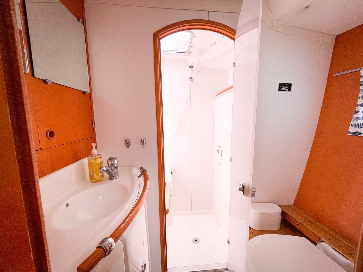 38ft Lagoon Yacht For Sale