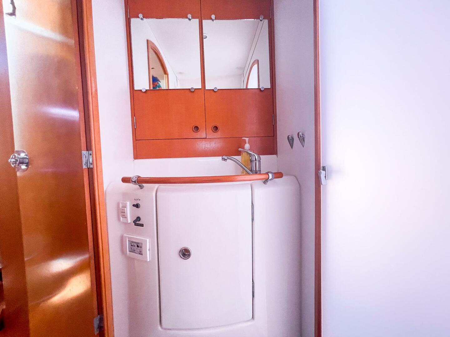 38ft Lagoon Yacht For Sale
