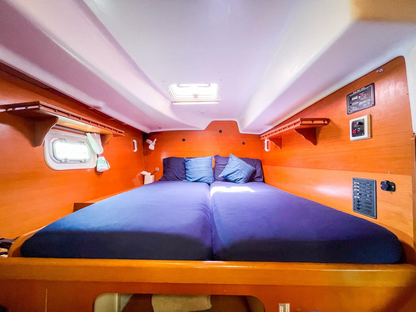38ft Lagoon Yacht For Sale
