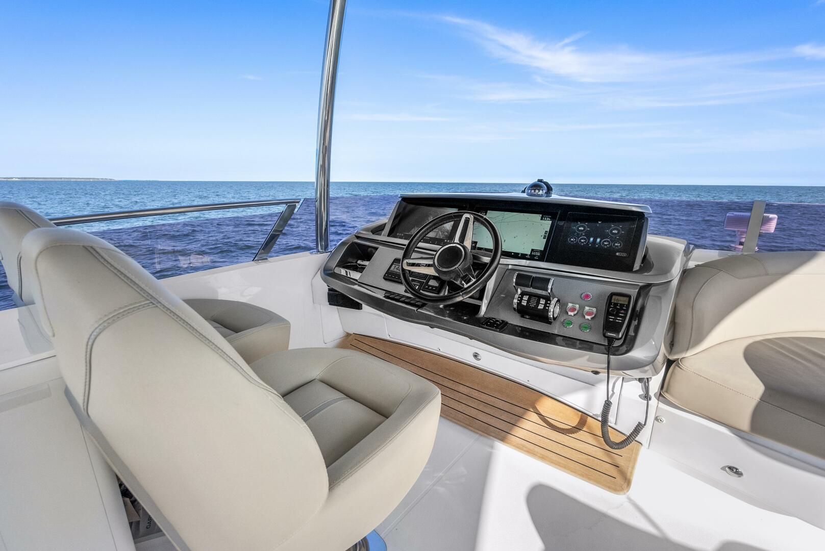 Princess F62 Stumped- Flybridge Helm