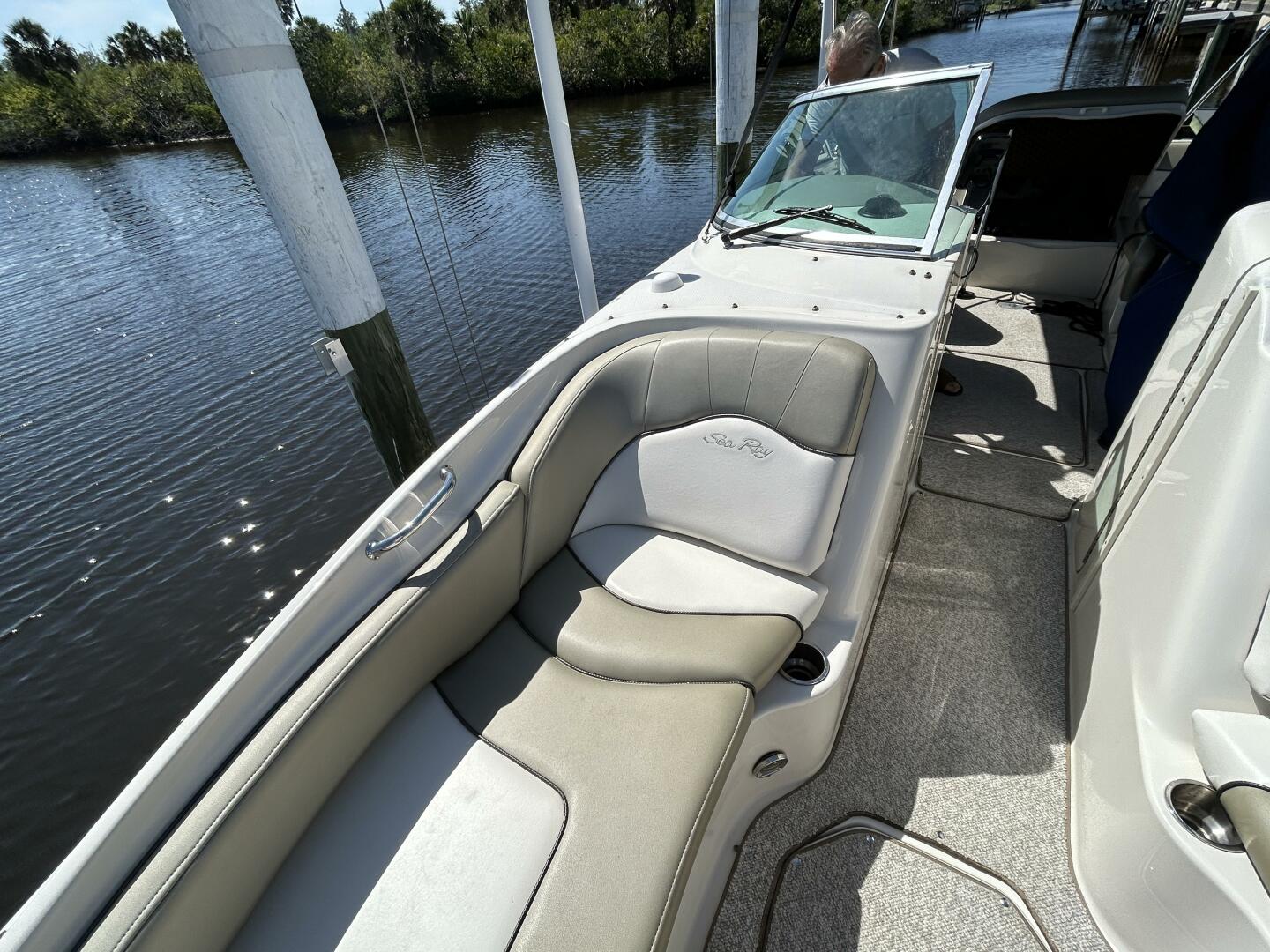 26ft Sea Ray Yacht For Sale