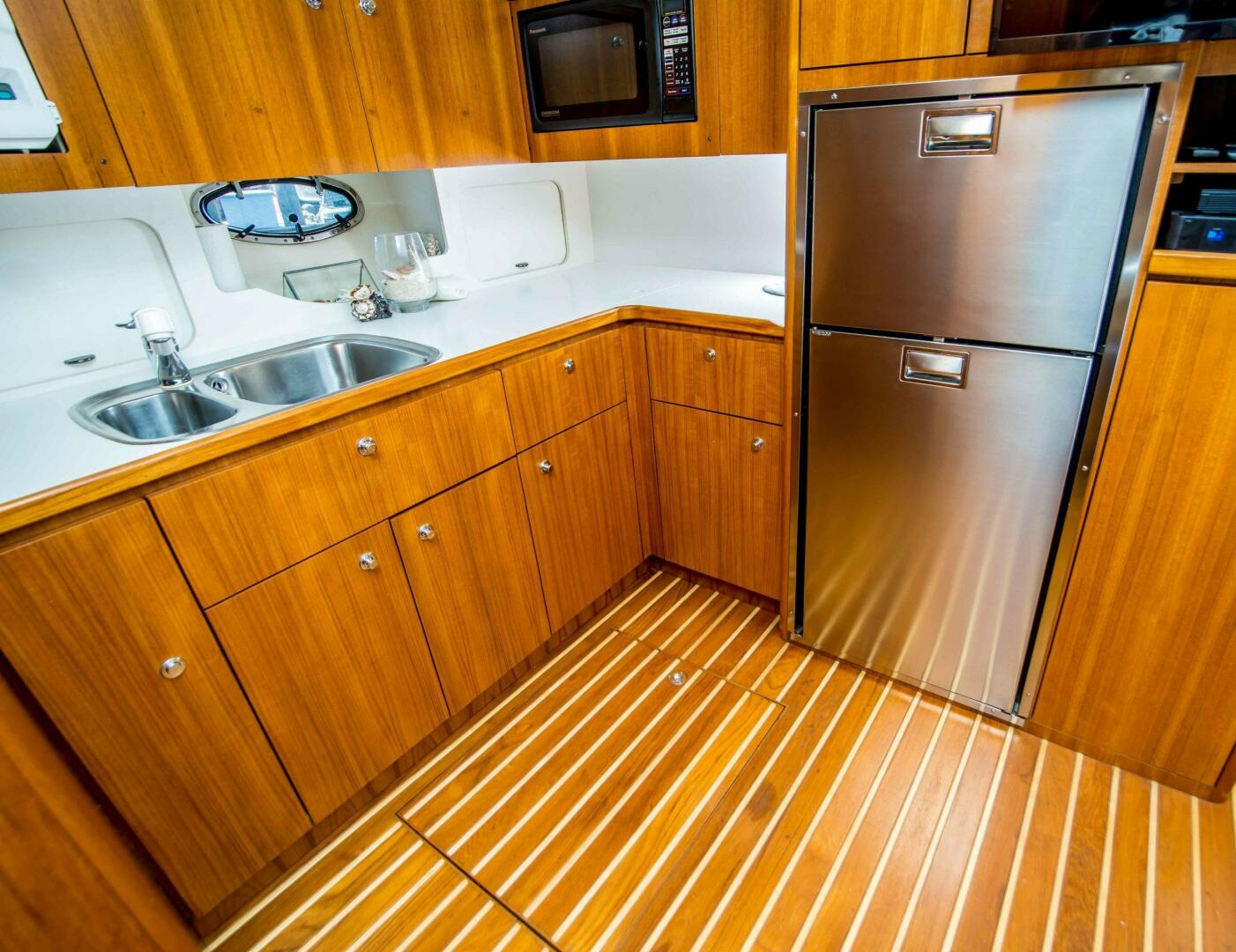 2000 Tiara 41 Open - Galley