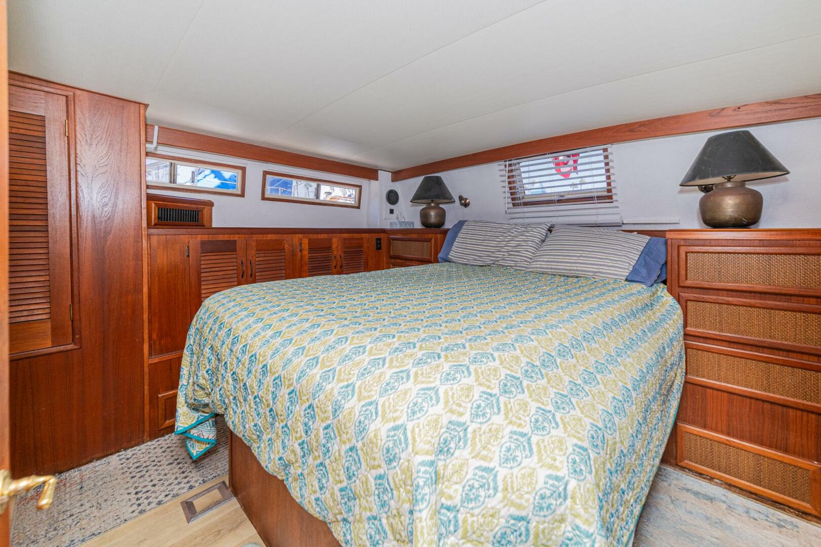 aft BERTH walk around