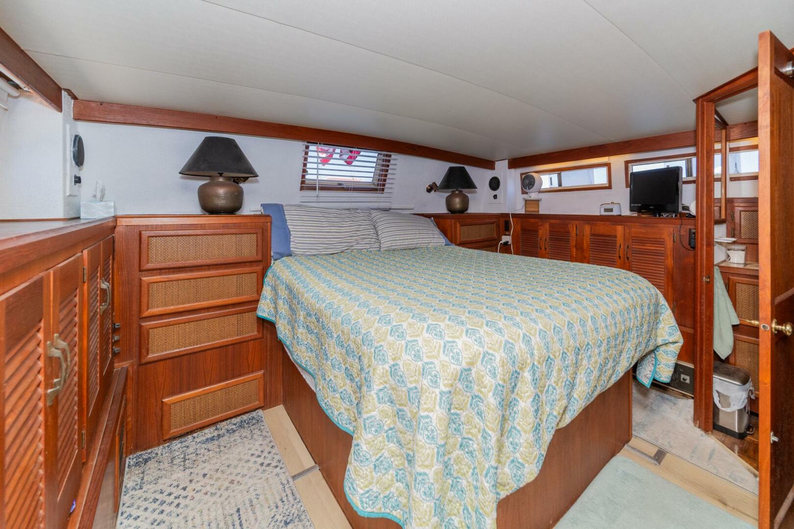 Aft cabin