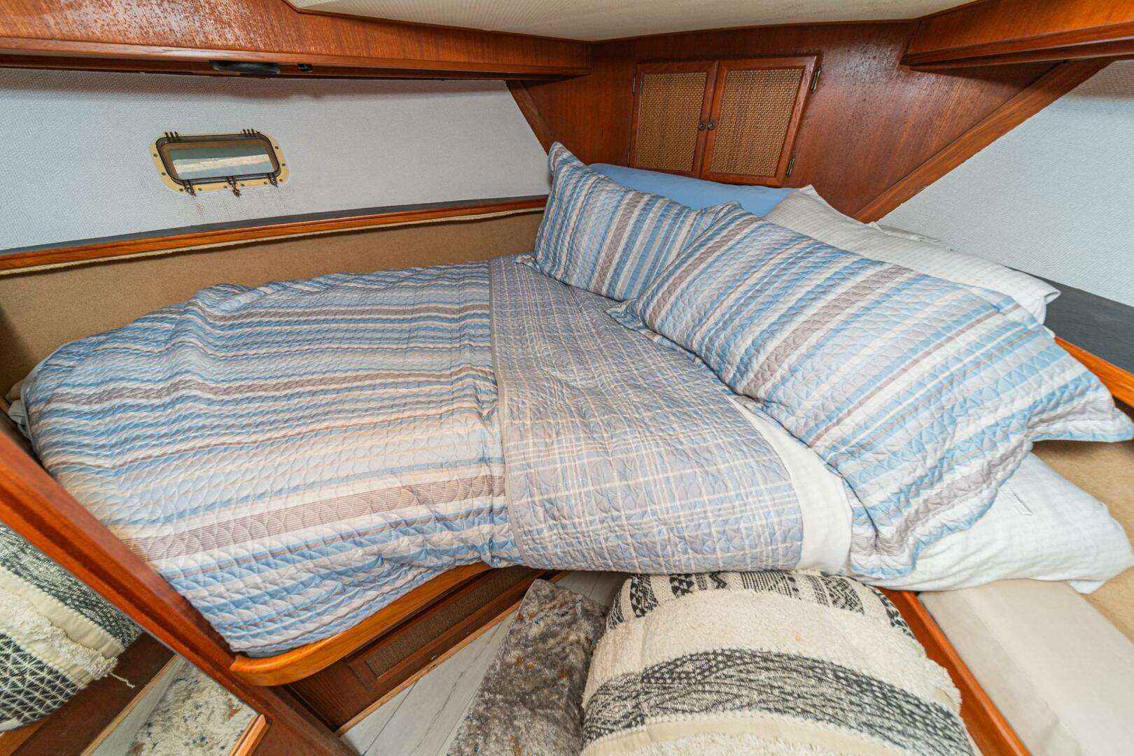 forward stateroom double bunk