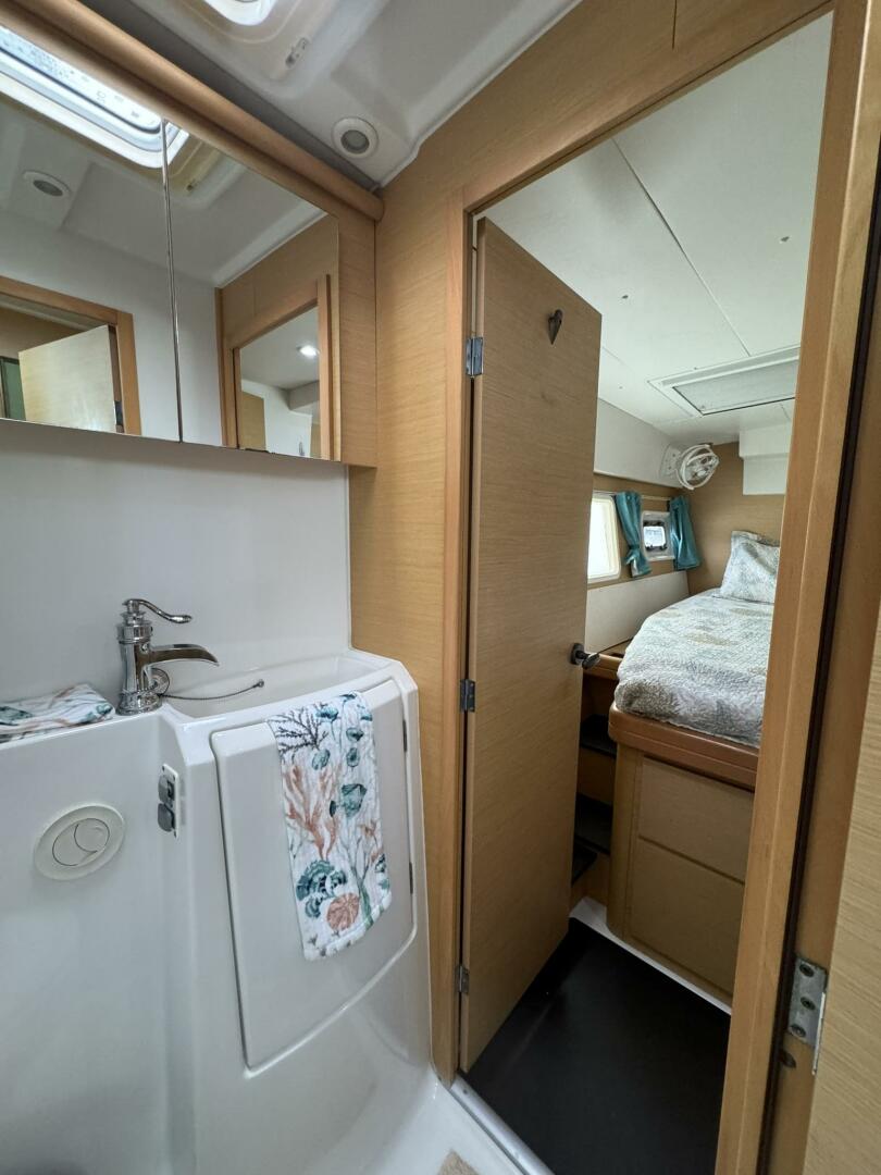 Anchored Soul 42ft Lagoon Yacht For Sale