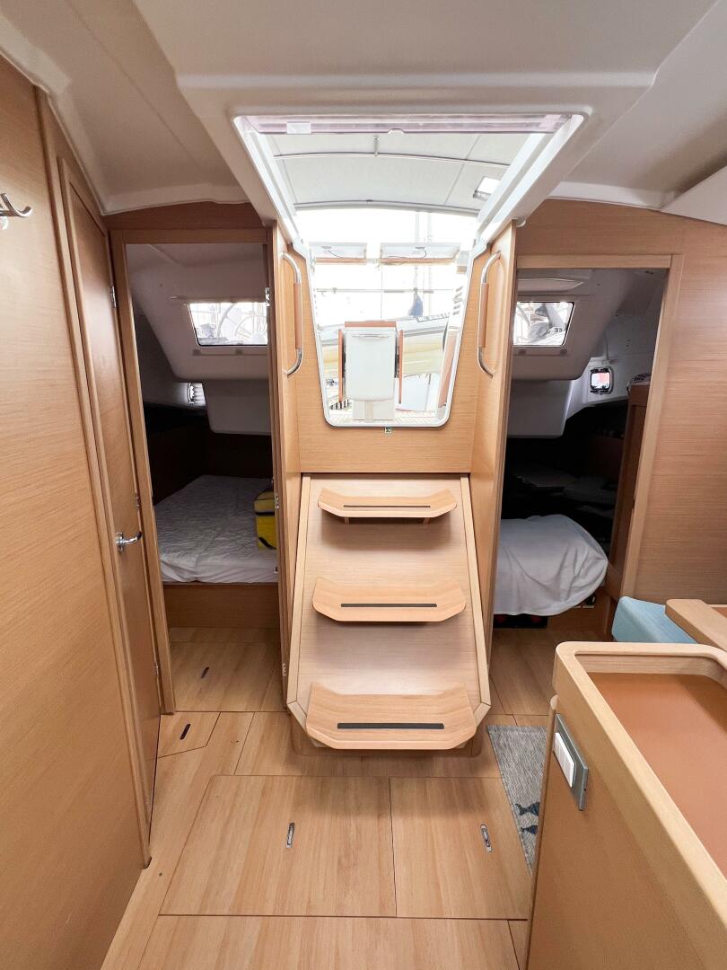 SILVER GIRL 41ft Jeanneau Yacht For Sale