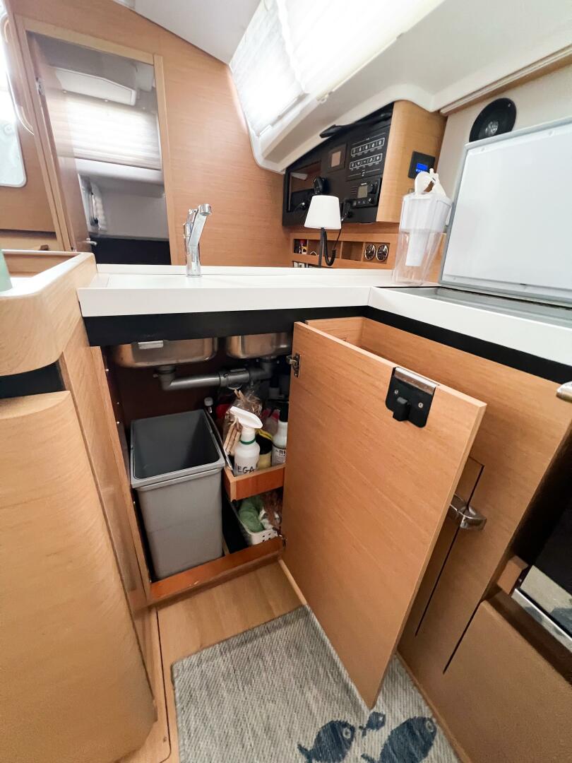 SILVER GIRL 41ft Jeanneau Yacht For Sale