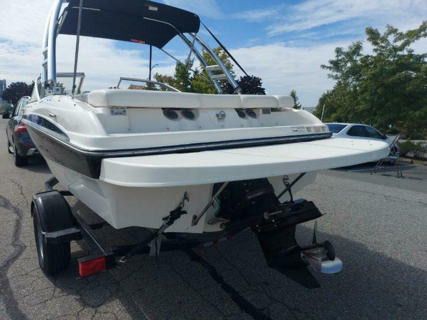 18ft Bayliner Yacht For Sale