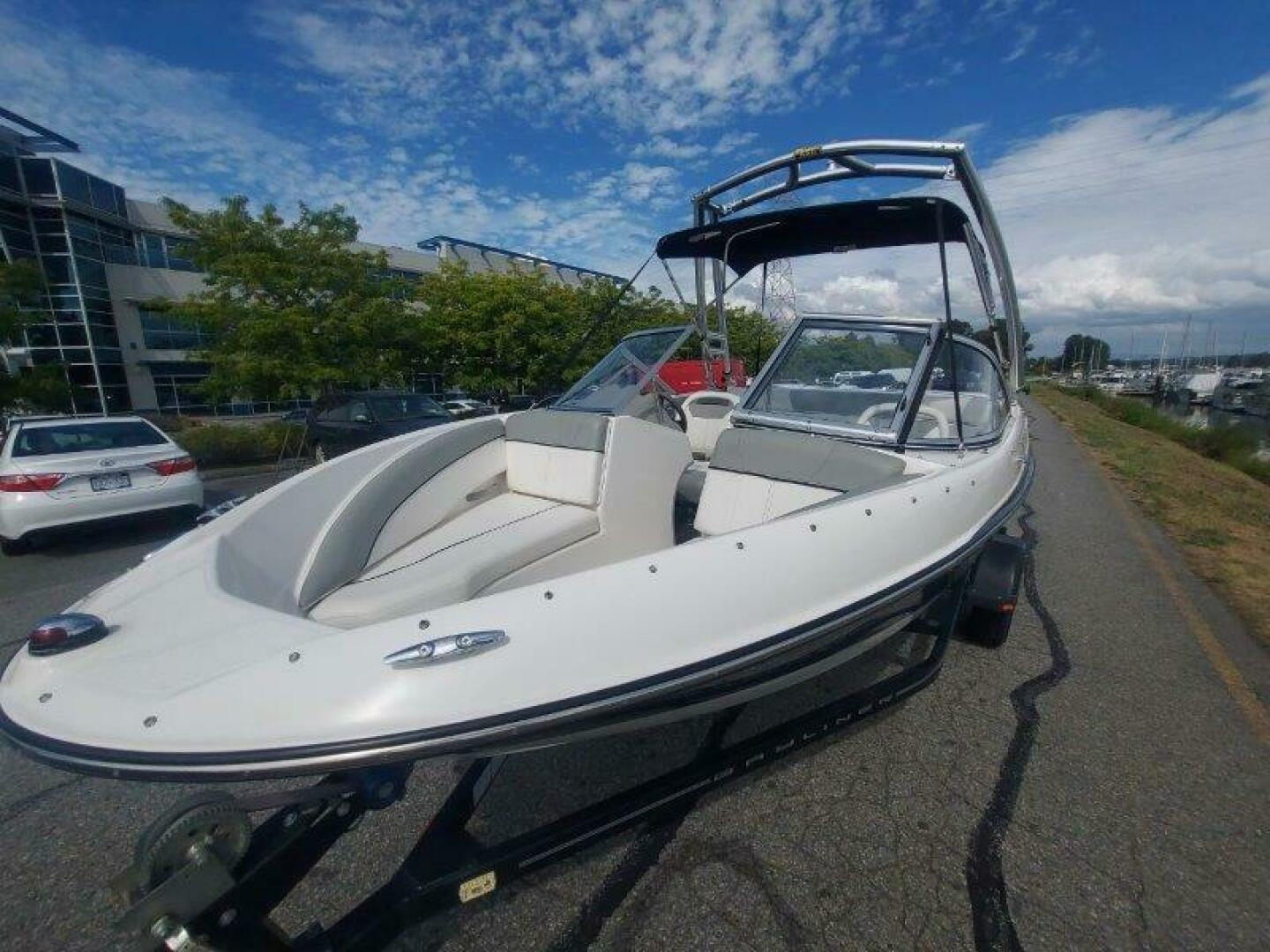 18ft Bayliner Yacht For Sale
