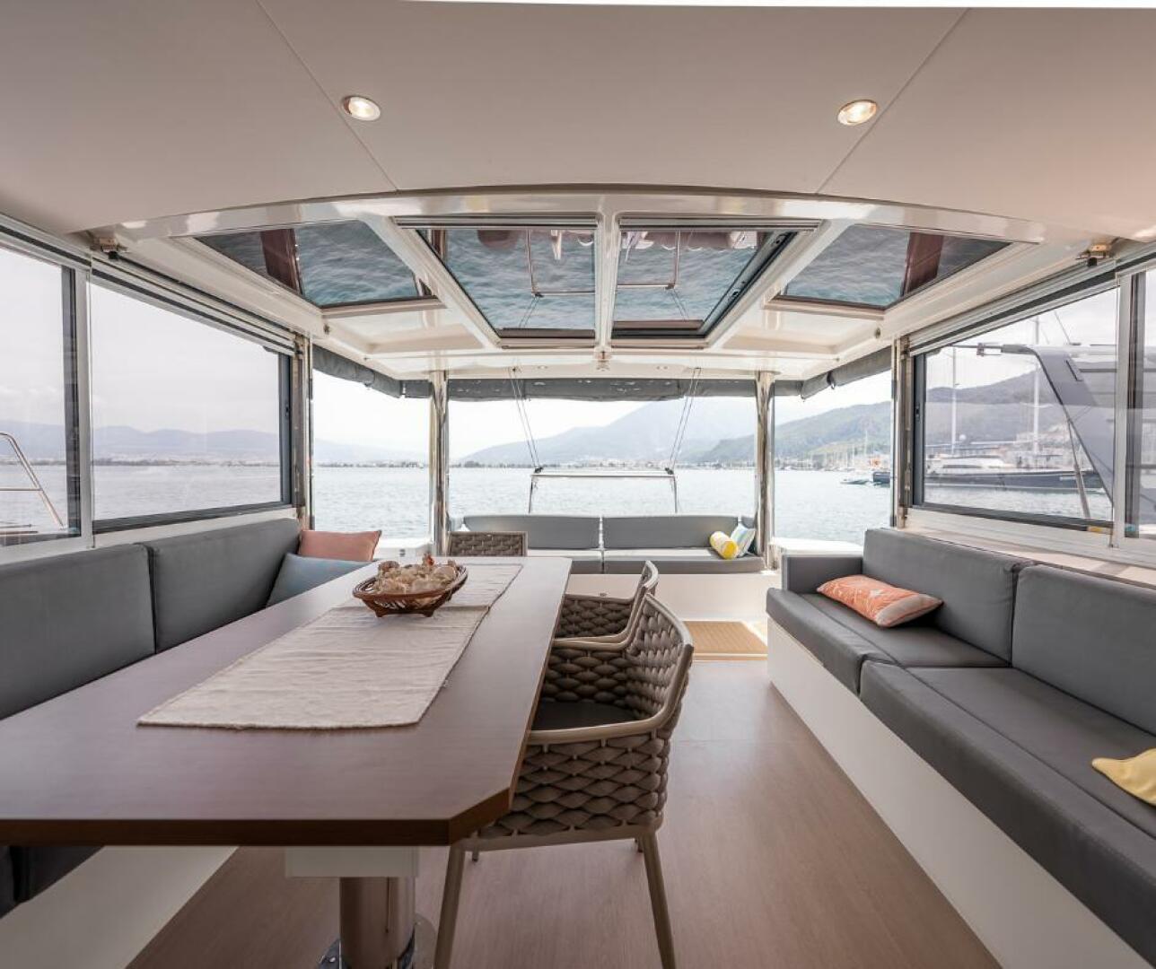 Catamaran Bali 4.8 interior