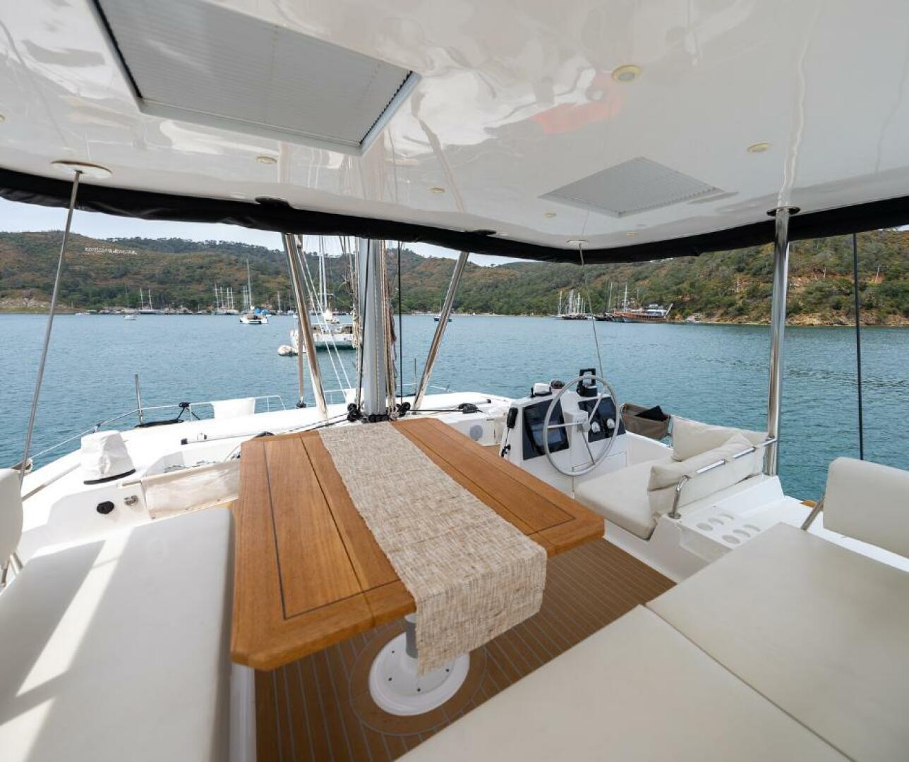Bali 4.8 Fly dining table