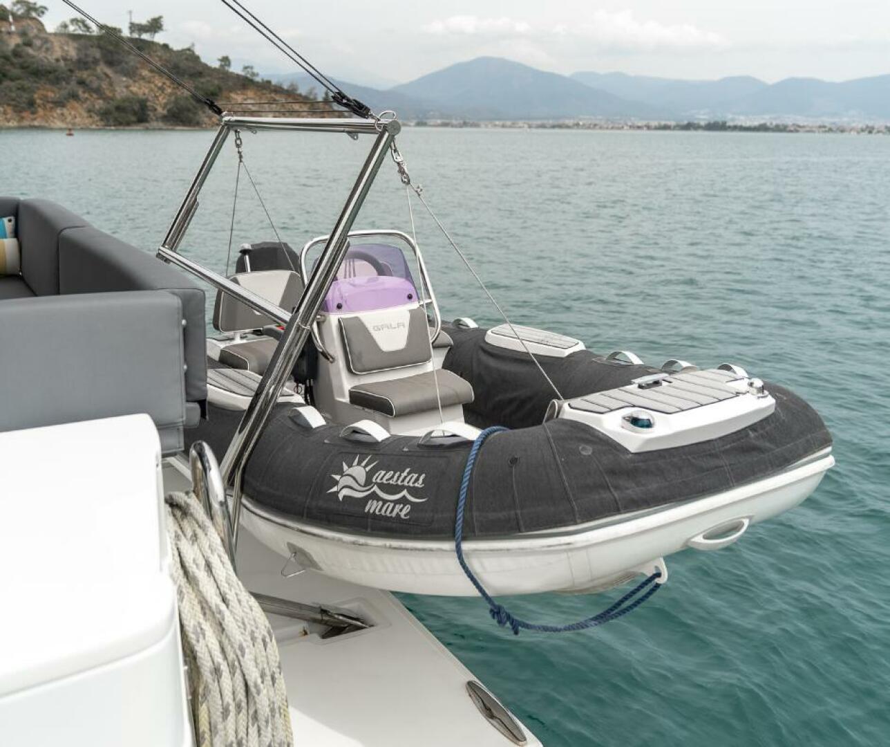 Bali 4.8 dinghy 