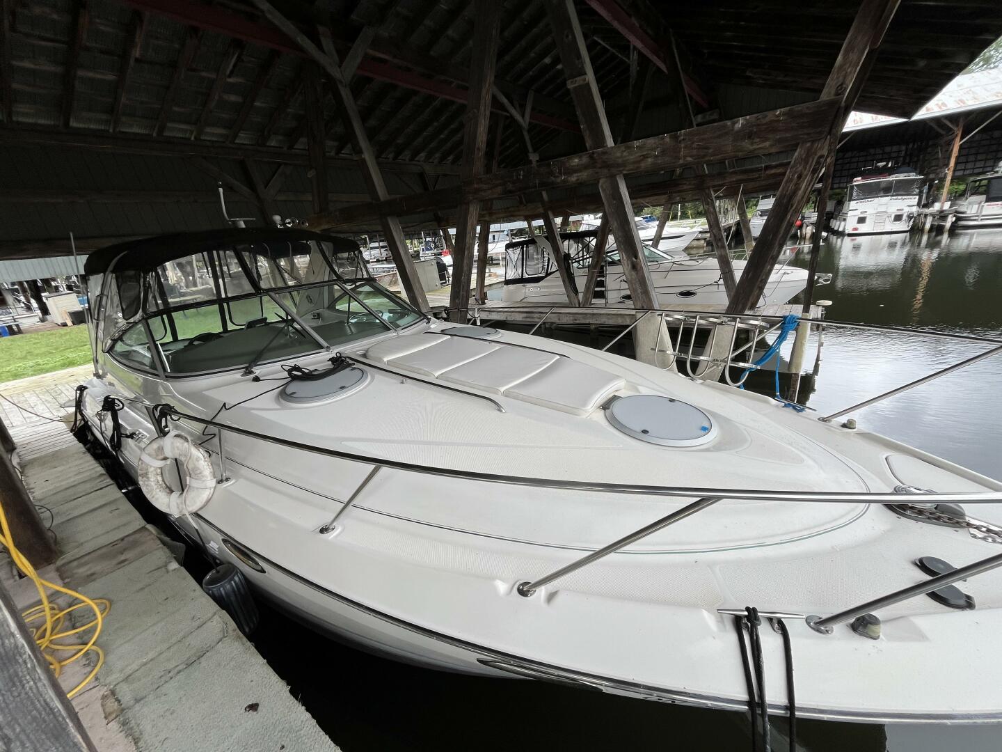 Low Fuss 33ft Maxum Yacht For Sale