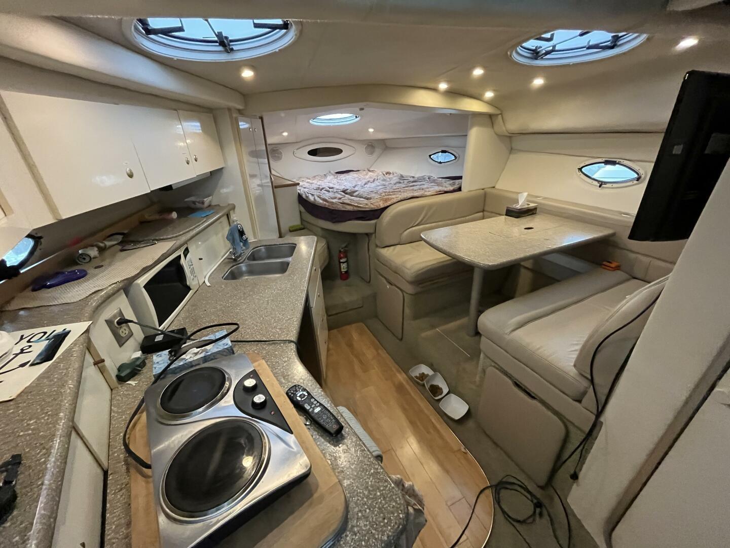 Low Fuss 33ft Maxum Yacht For Sale