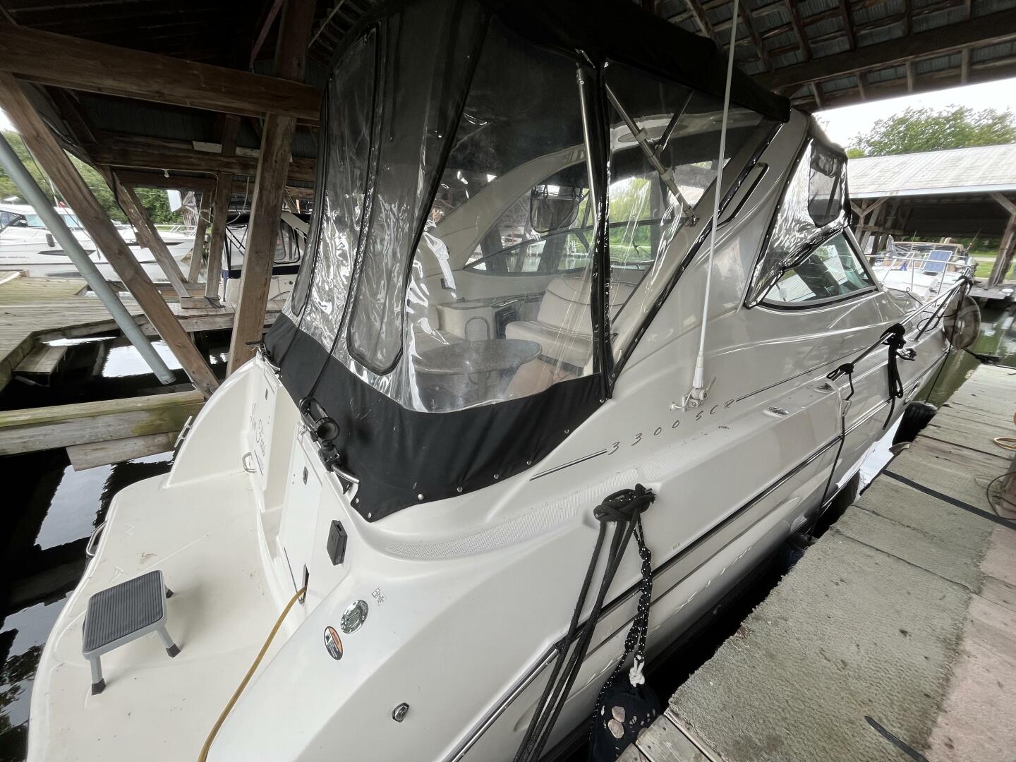 Low Fuss 33ft Maxum Yacht For Sale