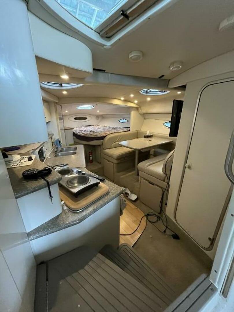 Low Fuss 33ft Maxum Yacht For Sale
