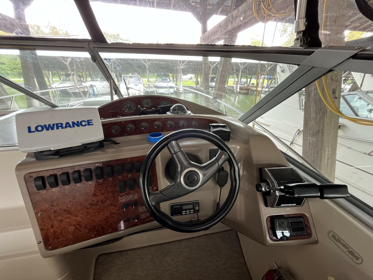 Low Fuss 33ft Maxum Yacht For Sale