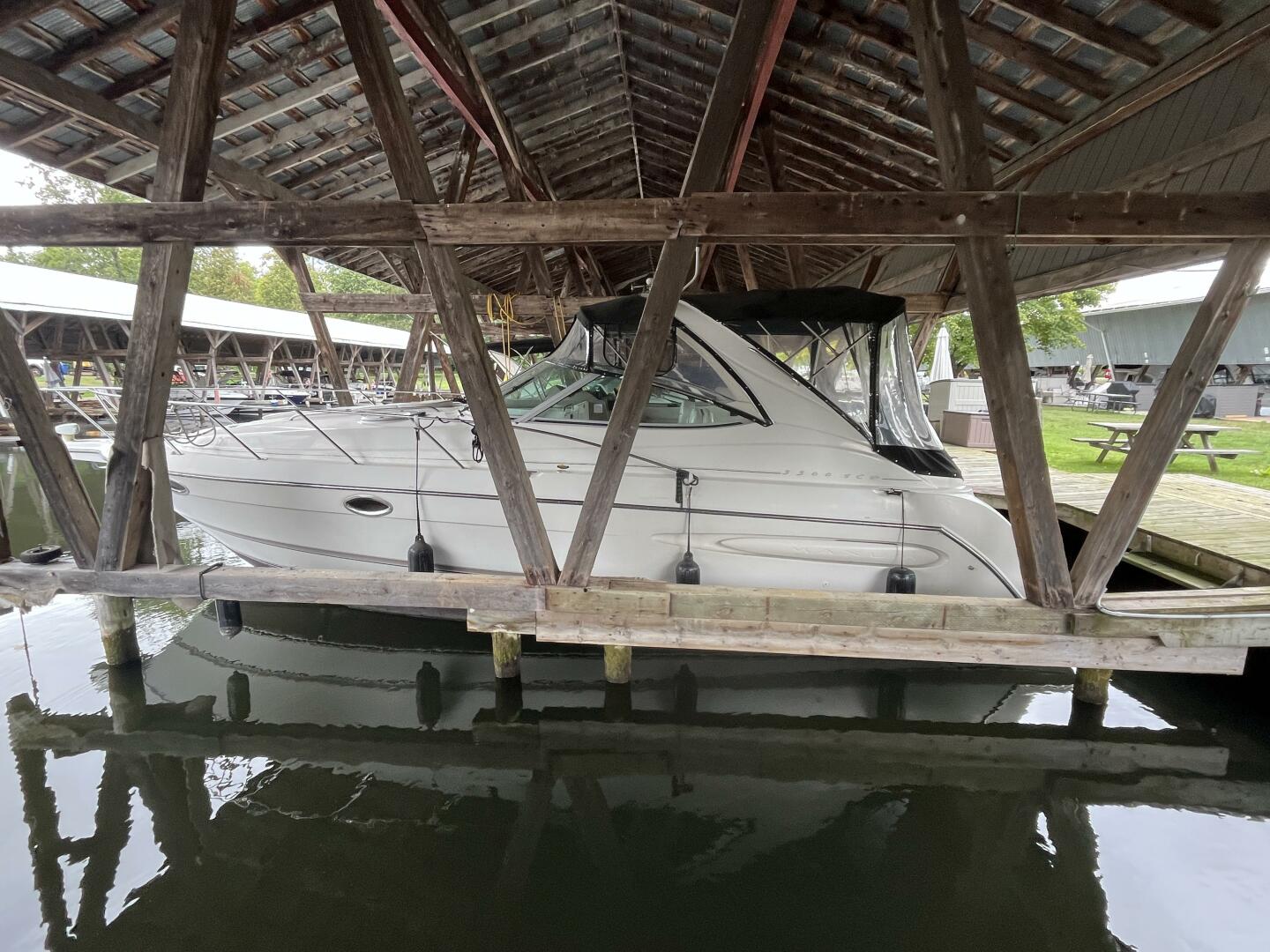 Low Fuss 33ft Maxum Yacht For Sale