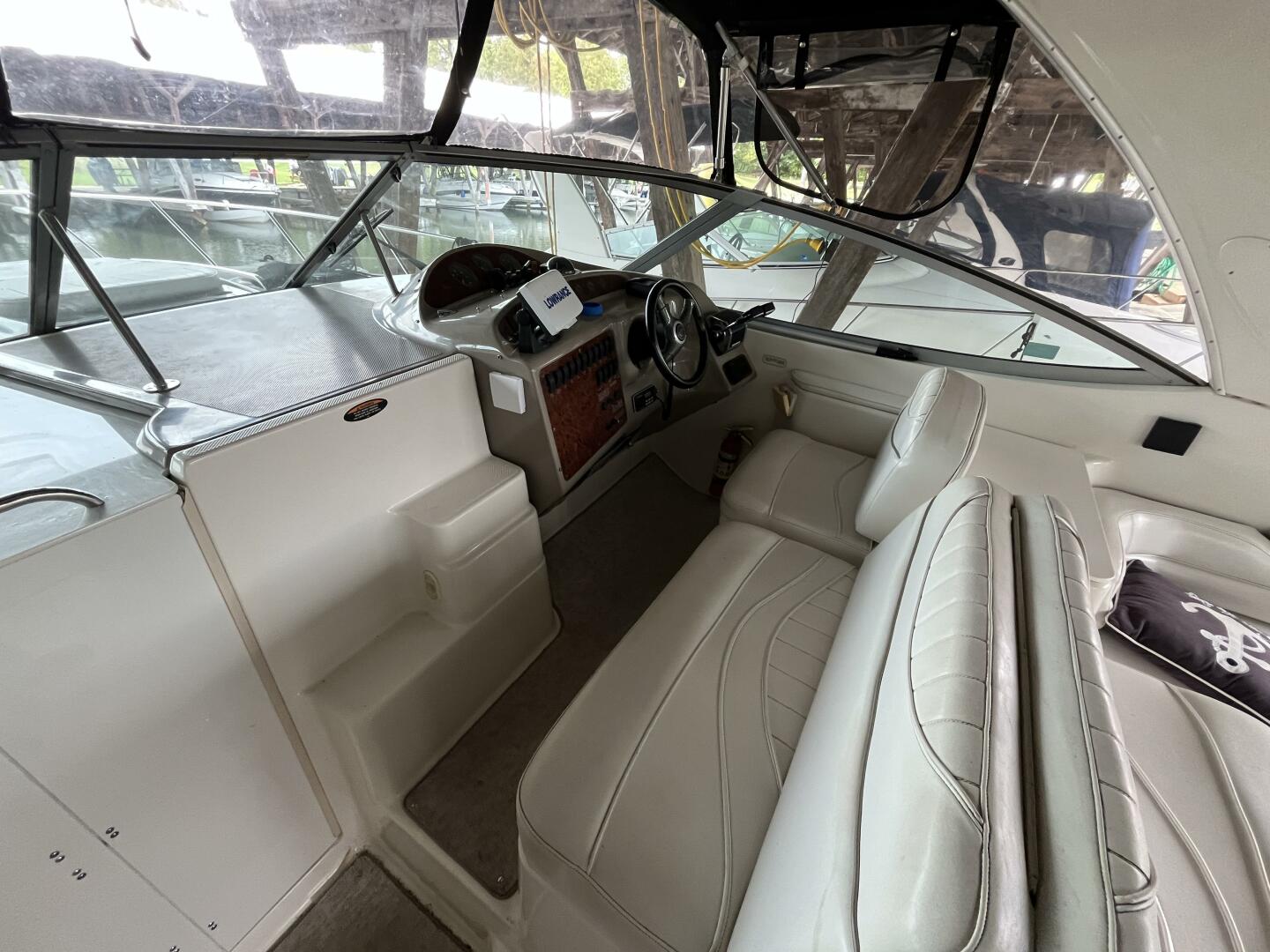 Low Fuss 33ft Maxum Yacht For Sale