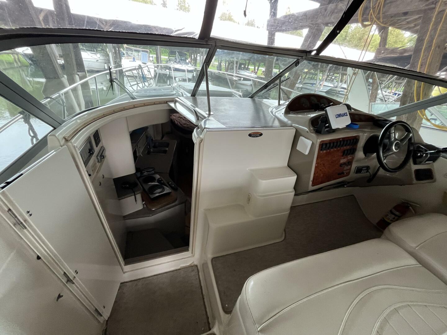 Low Fuss 33ft Maxum Yacht For Sale