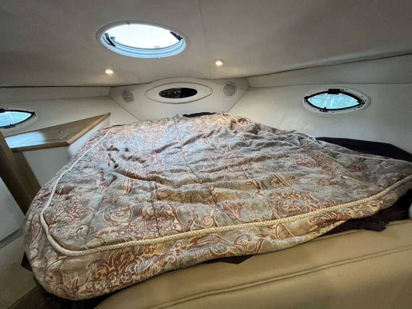 Low Fuss 33ft Maxum Yacht For Sale